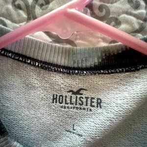 Crew neck sweater,brand:Hollister,color blue and white,size large